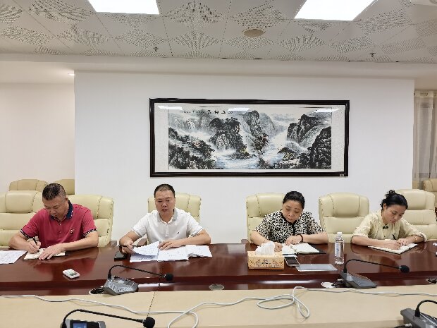 后勤服务科科长强调工作要求.jpg